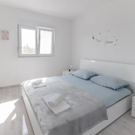 Cozy And Modern Luce Appartement *