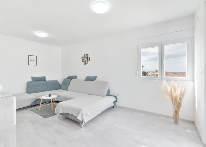 Apartment Cozy And Modern Luce