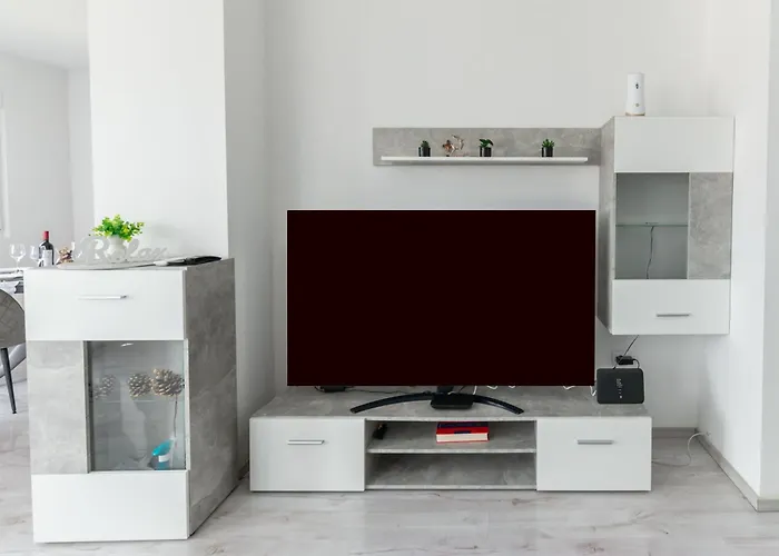 Cozy And Modern Luce Apartment