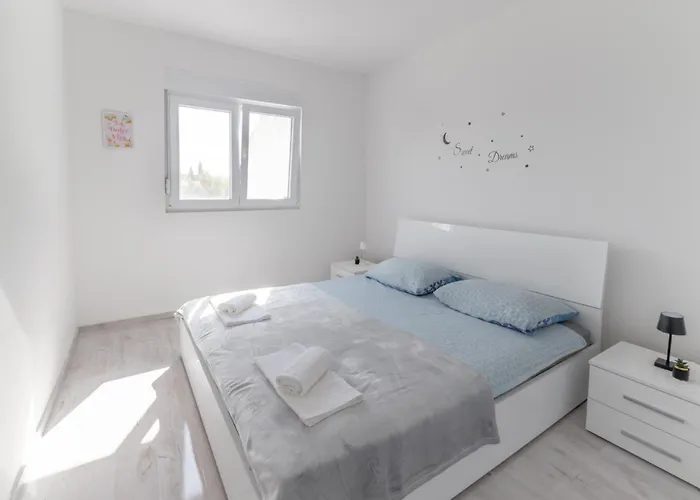 Cozy And Modern Luce Apartman *