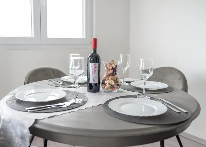 Cozy And Modern Luce Apartman